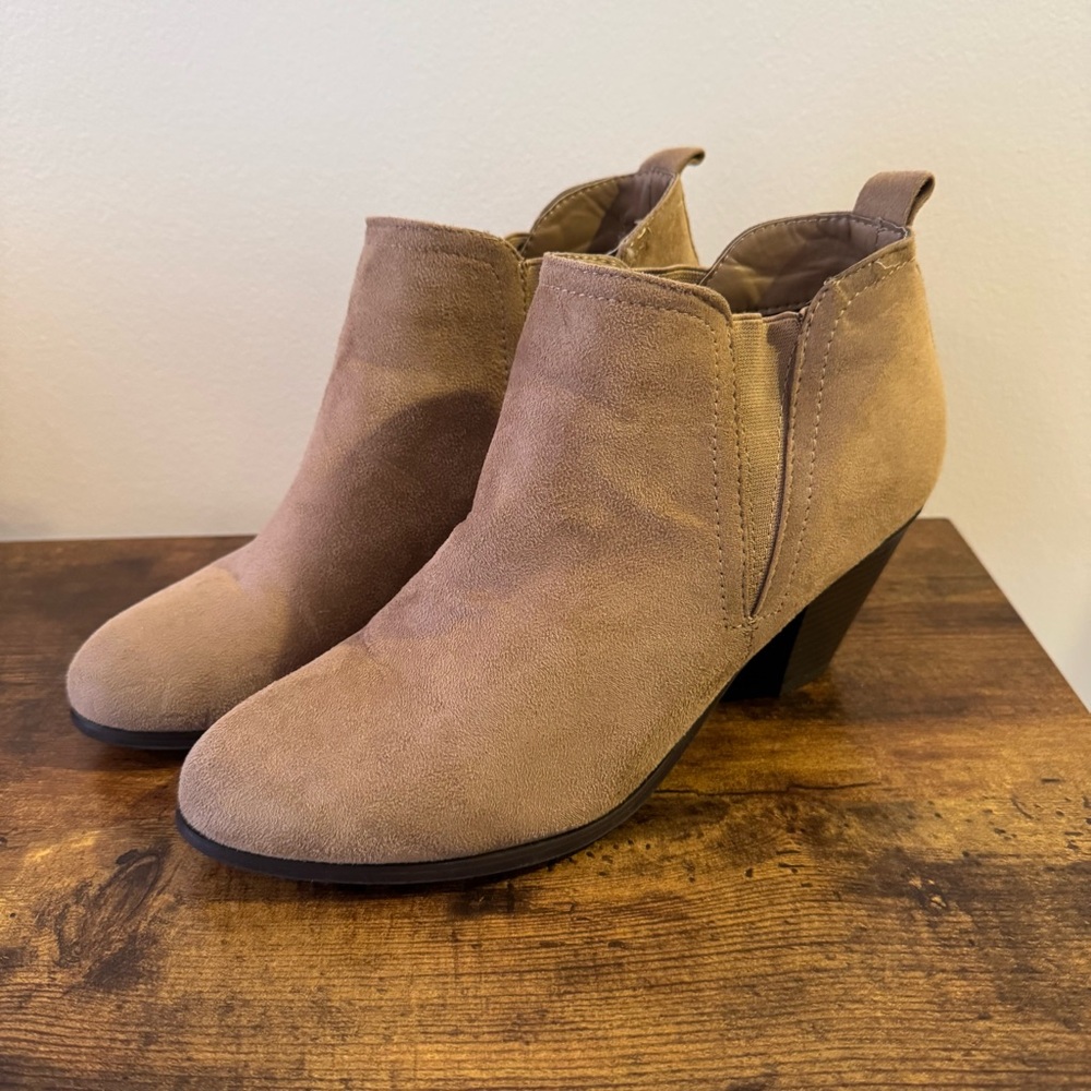 Pierre Dumas Suede Tan Ankle Booties